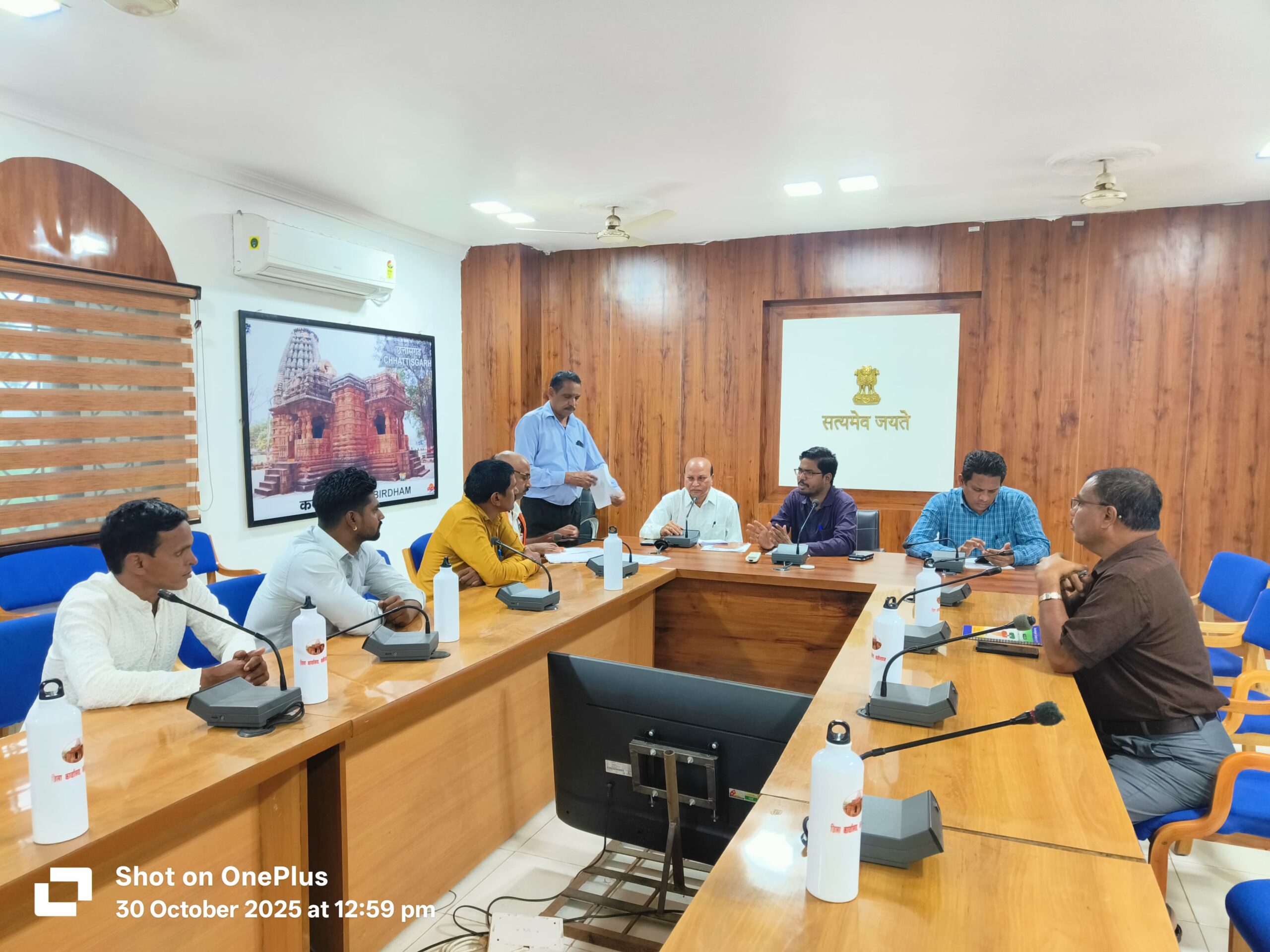 विशेष गहन पुनरीक्षण 2025 के संबंध में राजनीतिक दलों की बैठक आयोजितराजनीतिक दलों के प्रतिनिधियों को विशेष पुनरीक्षण प्रक्रिया की दी गई विस्तृत जानकारी