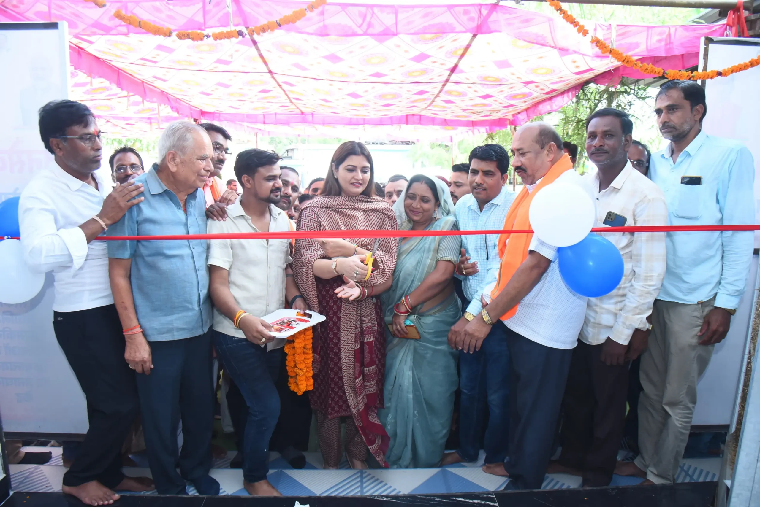 कुंडा क्षेत्रवासियो के समस्याओं का निराकरण करने कुंडा में विधायक भावना बोहरा ने किया भावना सेवा सुविधा केंद्र का शुभारंभ,रणवीरपुर में आयोजित जनदर्शन कार्यक्रम में विधायक भावना बोहरा ने सुनीं जनता की समस्या, अधिकारियों को तत्काल निराकरण हेतु दिए निर्देश