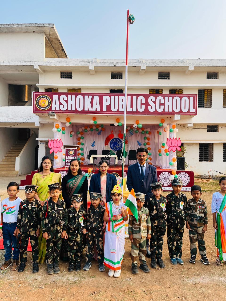 अशोका पब्लिक स्कूल में गणतंत्र दिवस का गौरवशाली उत्सव तिरंगे की छांव में अनुशासन, राष्ट्रभक्ति और संस्कारों का प्रेरक संगम