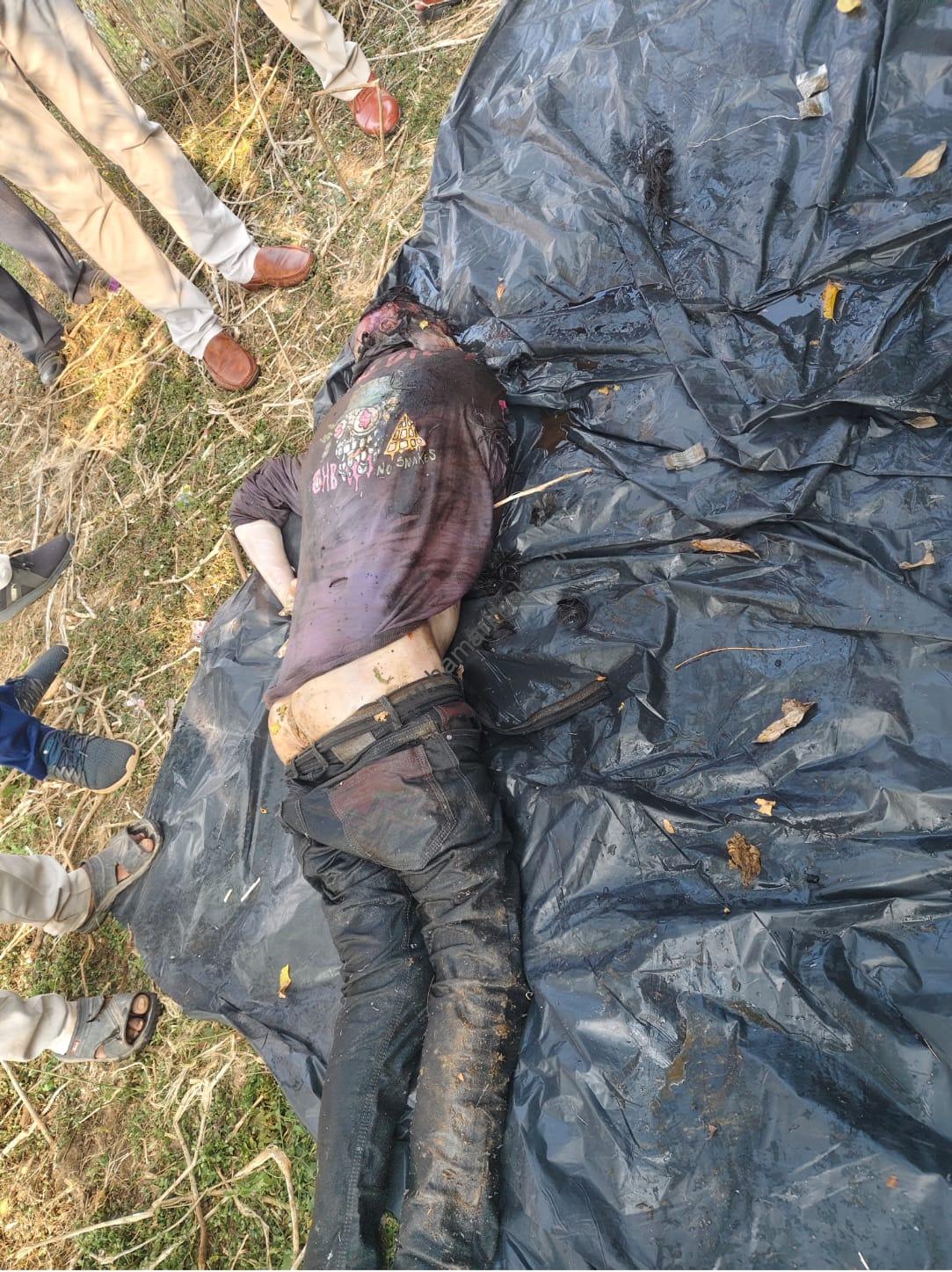 कुएँ में मिला अज्ञात व्यक्ति का शव, हत्या की आशंका