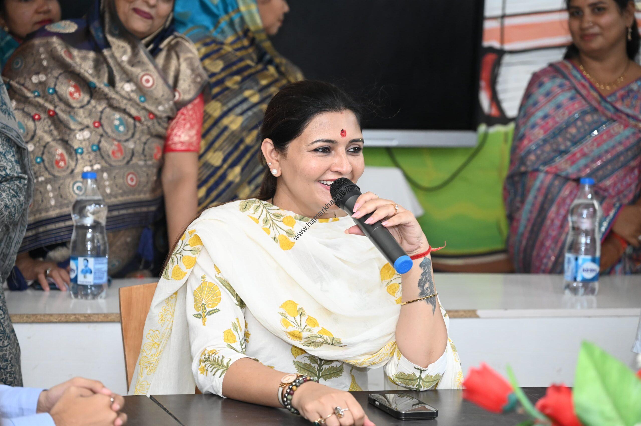 भावना बोहरा की साइंस पाठशाला से पंडरिया के विद्यार्थियों के सपनों को मिल रही नई उड़ान, ड्रोन, रोबोटिक्स, AI, 3D प्रिंटिंग और आधुनिक तकनीकों के प्रैक्टिकल अनुभव से बच्चों में विकसित हो रही वैज्ञानिक सोच, विधायक भावना बोहरा ने कार्यशाला का अवलोकन कर छात्र-छात्राओं से किया आत्मीय संवाद और बढ़ाया उत्साह