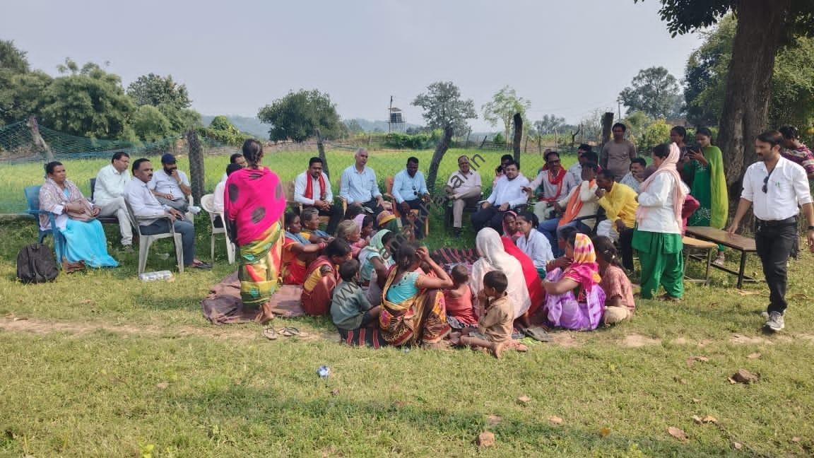 पांच मासूमों की मौत, सूखे हैंडपंप और जर्जर आंगनबाड़ी… क्या इसी को विकास कहते हैं?